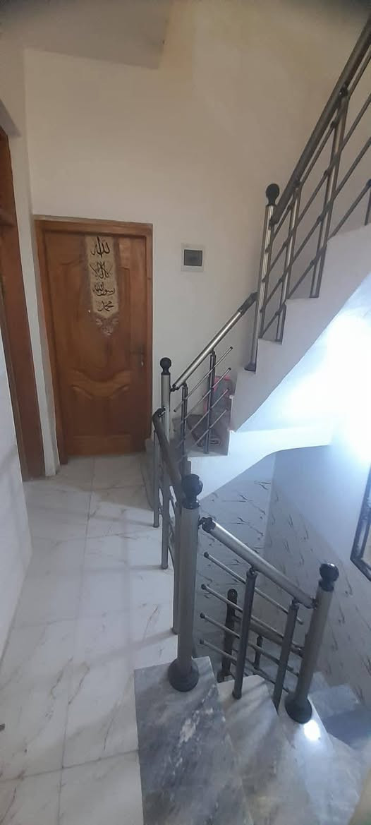 ٦٠ متر واجهة ٦ نزال ١٠ استقبال +مطبخ +غرفة نوم+ملحقات الطابق الرضي مدخلين +الطابق الثاني غرفتين نوم +حمام البيتونة ٦×٥... أتصل ع وتساب ☎️***********🍀طابو ملك صرف بشعب السعر/130مليون وبي مجال
