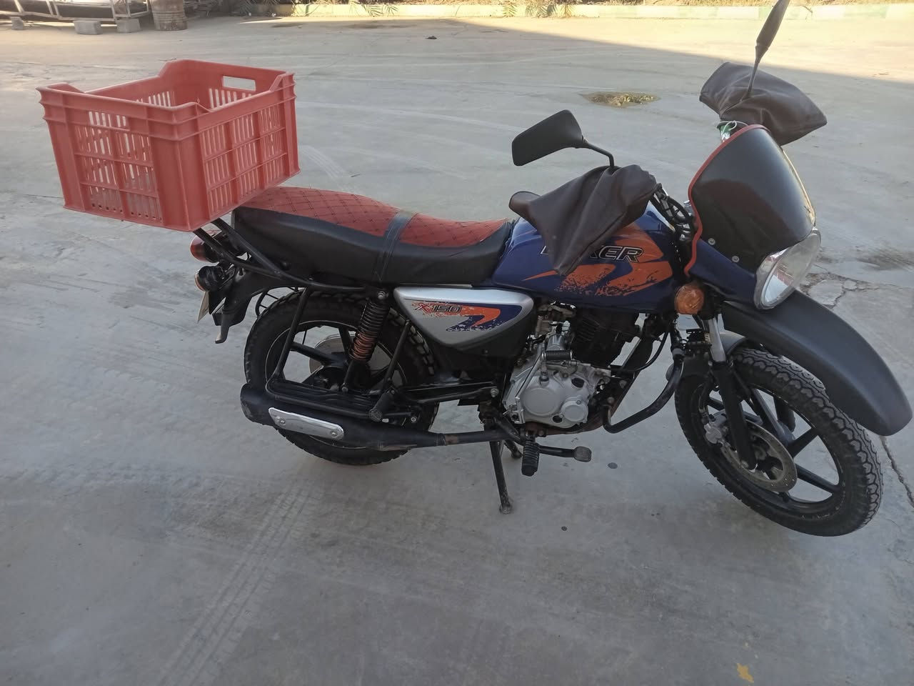 يا الله السلام عليك دراجه بوكسر 21 أوراقها كامله 4 محركها 150 دراجه كلش نضيفه مكلف بالنشر رقم صاحب الدراجه ***********
