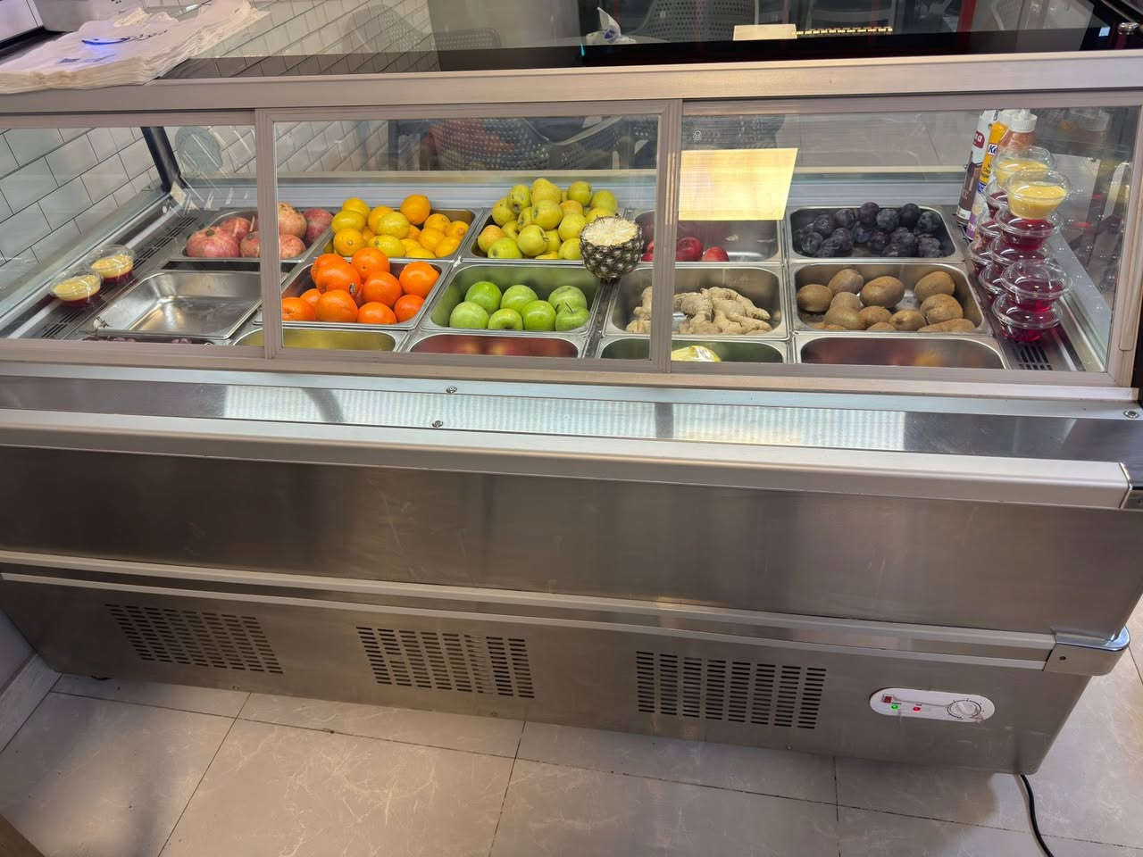 السلام عليكم 
عارضات يوكر ستخدام ٢٠ يوم اخو جديد 
للبيع نظافه واضحه بصوره الاستفسار 
الاتصال على رقم 
***********
