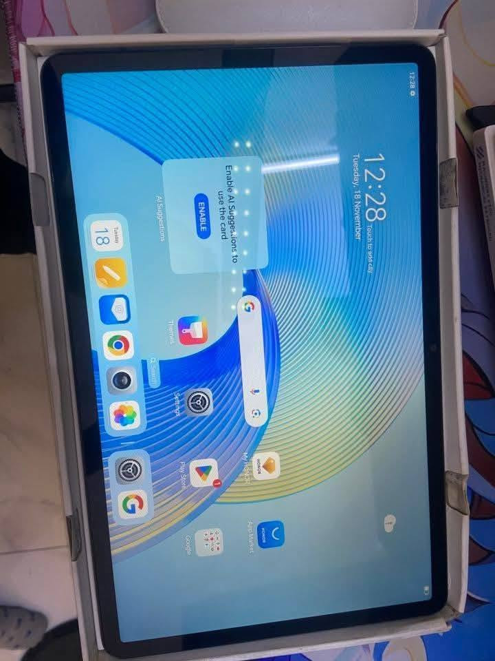 السلام عليكم ايباد هونر للبيع هاي التفاصيل
اسم الجهاز: HONOR pad X9
الموديل:ELN-W09
المعالج: Snapdragon 685 4g Mobile
RAM:4gb+3gb RAM Turbo
المساحة:128gb
الدقة مال شاشه:2k
حجم الشاشه11.5 
الهرتزيه:120hz
حجم البطارية:7250mAh
الظهر حديد منعم و يدعم خاصية HONOR connect و نظام التشغيل Android 13

***********
