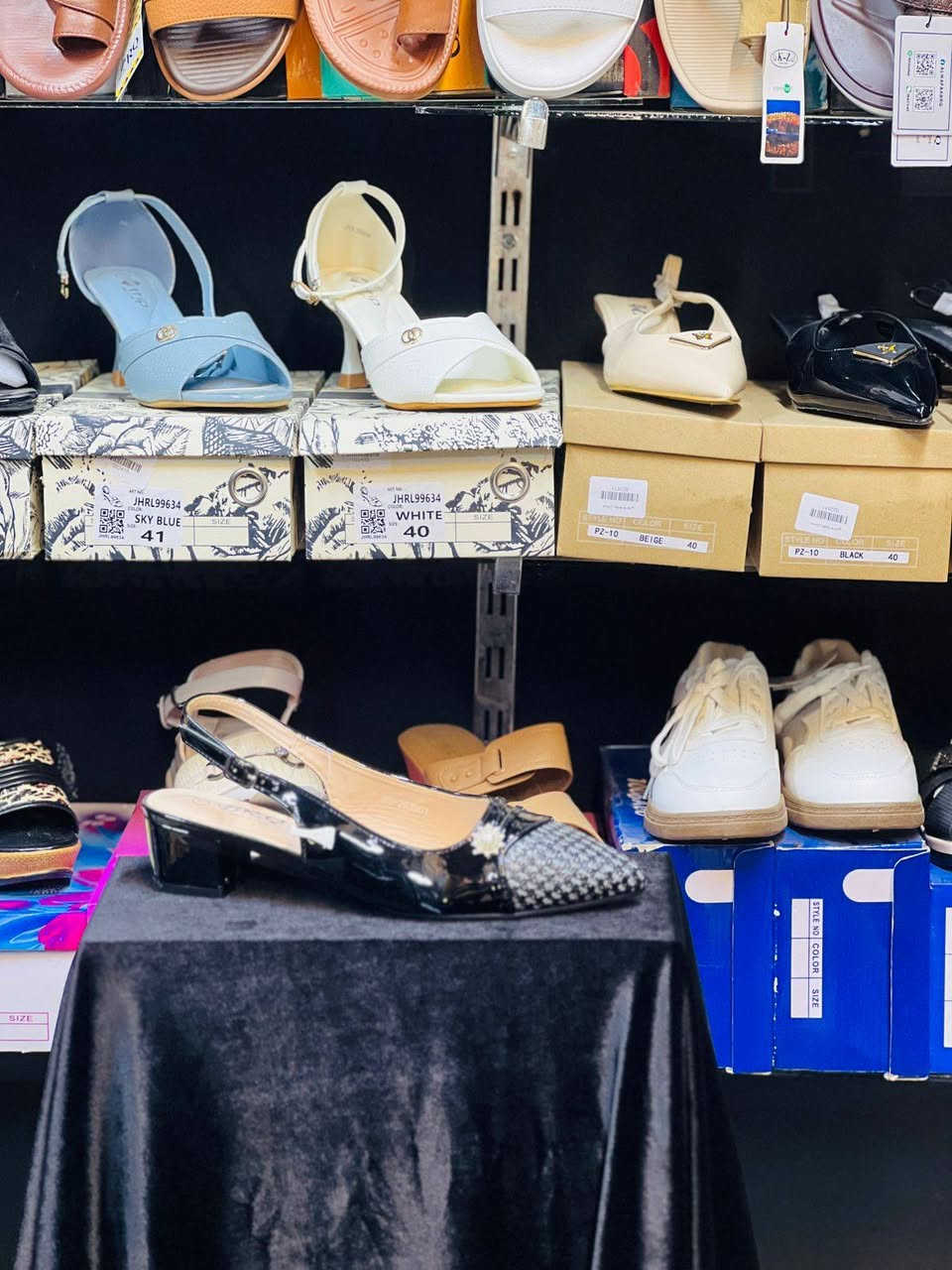 ✨ أهلاً وسهلاً بكم ✨
في عالم الأناقة والذوق الرفيع نقدم لكم تشكيلة مميزة ومتنوعة من:

👠 كعبات نسائية فخمة وعصرية

🩴 شحاطات نسائية بأجمل الألوان والموديلات

👞 شحاطات رجالية شبابية مريحة وأنيقة

🧒 شحاطات ولادي للأطفال بتصاميم حلوة وعملية

👧 شحاطات للبنات بأحدث الصيحات

👕 ملابس رجالية شبابية بأحدث الموديلات التركية والعالمية

🌟 جودة ممتازة
🌟 أسعار مناسبة للجميع
🌟 موديلات حديثة تُناسب كل الأذواق
🌟 متوفر قياسات وألوان متعددة

📍 زورونا وتميزوا بأناقتكم

🔥 الجديد يوصل أول بأول… والأناقة تبدأ من عدنا 🔥

العنوان ناحية الشوره شارع السيد سلطان مجاور المدرسه الاهليه


**إذا كنت صاحب هذا الإعلان وتريد حذفه لأي سبب، رجاءا أرسل رسالة إلى الدعم الفني**