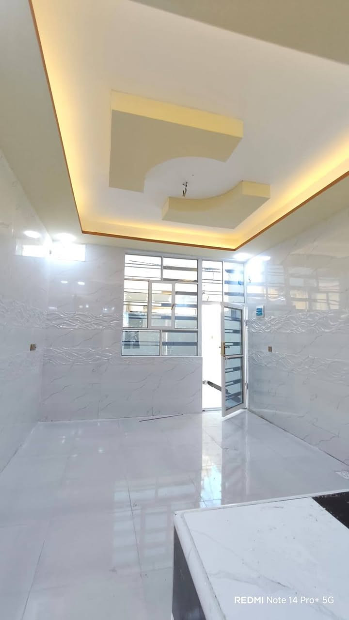 بيت للبيع مساحه 150متر  طابو زراعي سند 25 قرار محكمه قريب على شارع العام
بسعر 64وبي مجال قريب علا شارع 

عنوان البيت نجف مقابل ملحق قرية الغدير   تفاصيل 
غرف نوم 2صاله مطبخ  وصحيات وستقبال 

عنوان المكتب مقابل قريه الغدير عمود 262مكتب النور للعقار 
للاستفسار اتصل على ***********أو مراسله واتساب
