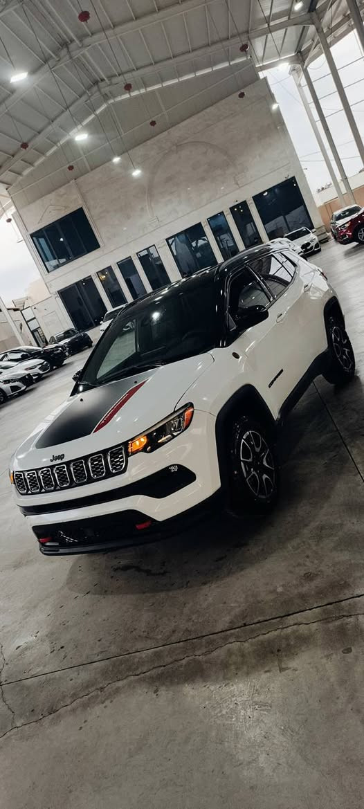 جێب کۆمپاس مۆدێل 2025 یەک پەڵە بۆیاخی هەیە چوار بستۆن 3 مانگ کاتی لەگەڵە سەقف ڕەش تراک هۆڵ فوول موواسەفات سەیارەکە بێ شوخت بێ سارد تەنها 8000 ڕۆشتووە سەیارەکە سفرە بێ ناو گرتن پشتوو پێش کەپسە دەبل ئەکسل مەکینە مەرغـوب 149 وەرەقەو مەجالێکی کەم 
ژم :  *********** السليمانية, العراق
