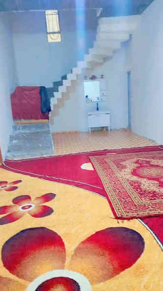 يتوفر بيت للبيع ابي الخصيب عويسيان شارع القصر166متر  يتكون من غرفتين وهول ومطبخ وحمام وصحيات داخليه وخارجيه. ودوانيه السكف كونكريت وايزوكام لارضيه صبابه. بدون سقف ثانوي  وطارمه زغيره وترك بصف البيت متر. لبيت مقابيله حسينيه منطقه هدوئ وناس طيبه تعال شوف وحكم منطقه تفوت بيهه سيارتين كبار. علما ان الارض ماليه وموجوده ورقه من البلديه ومسجل تعداد السكاني لاعليه ازاله ولاعليه اي تبليغ. السعر 60 بي مجال بسيط لاشراي*********** رقم راعي لبيت
