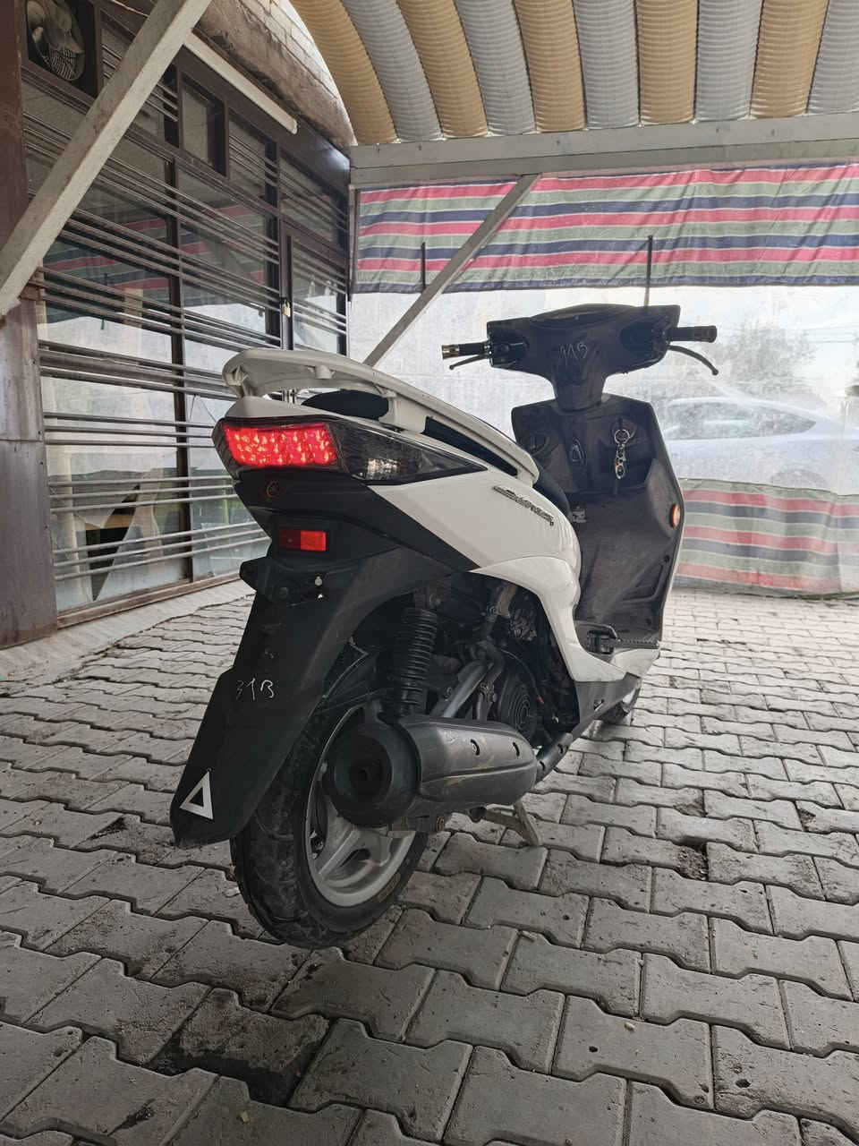 السلام عليكم
للبيع سكنس لد 2018 
دراجة مكفولة مابيها اي نقص 
ستاند كهربائي 
نوزل 
السعر ١١ ورقة 
مكاني بغداد شارع حيفا 
***********
