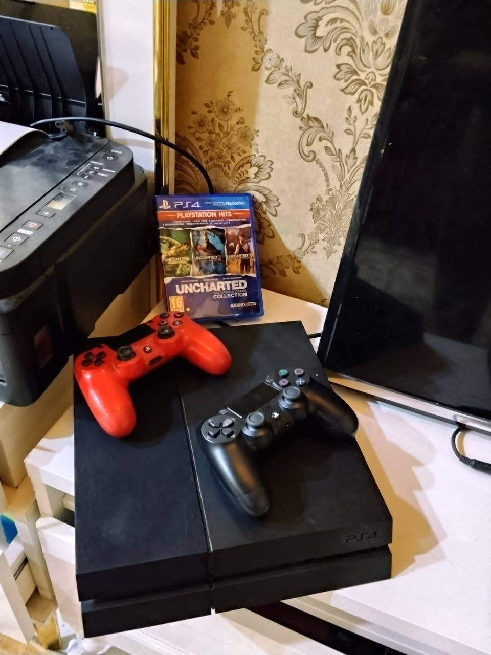 🎮 بلايستيشن 4 فات  نظيف جداً للبيع 🎮
المواصفات والملحقات:
المساحة: 500GB .
النظام: 13.52.
الملحقات: كامل ملحقاته الأصلية 
إضافات: يجي وياه قرص لعبة انشارتد ٣ أجزاء 
💵 السعر: ٢٢٠ ألف دينار.
📍 الموقع: البصرة - التحسينية  
📞 لللتواصل والاتصال: ***********
