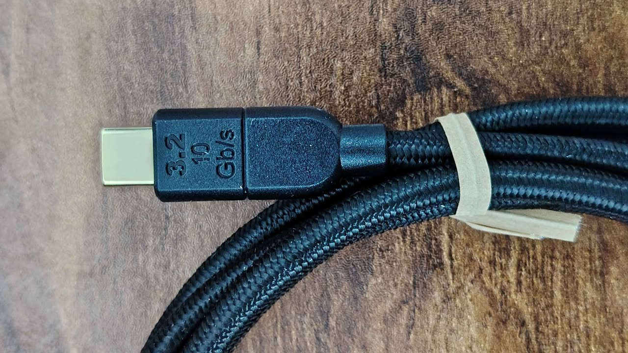 Elgato 4kx
اعلى فئة كابتشر كارد عند الكاتو
المواصفات الرئيسية:
​دقة التقاط عالية: يدعم تقنية 4K مع خاصية HDR وVRR لضمان أفضل جودة للصورة والبث.
​التوافق: يعمل بسلاسة مع أجهزة PS5، Xbox، والكمبيوتر (Windows/Mac).
​السهولة: نظام التوصيل والتشغيل (Plug & Play) مباشرة.

الملحقات جديدة غير مستخدمة
كيبل type c 10gps
8k hdmi بعقوبة, ديالى


**إذا كنت صاحب هذا الإعلان وتريد حذفه لأي سبب، رجاءا أرسل رسالة إلى الدعم الفني**