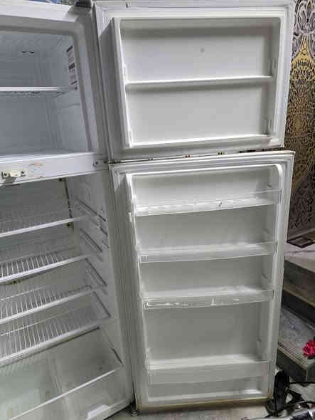 ثلاجه للبيع اوخت الجديده يعني نضيف كلش ما مصحا ابدا على شر شلج اتصل على الرقم ***********
