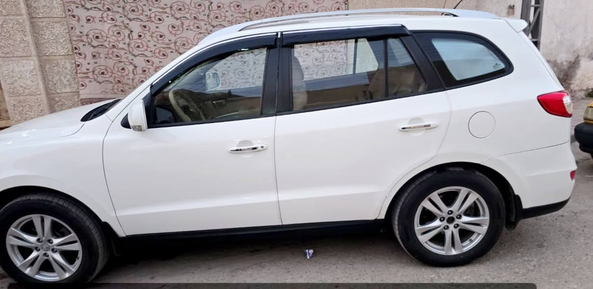 سنتافيا  خليجي 2011 
رقم بغداد سنويه 2031 وتحويل مباشر 
 ٦ سلندر ٧ راكب فور ويل
 ٣ قطع تبريد 
مري شفط اشاير بالمري  
تحكم ستيرن 
تبريد امامي خلفي   فتحه بسقف 
 تخم تاير جديد مكفوله كير  ومحرك وحداديه جديده عامه سونار موجود 
مكانها بالعماره سعرها ١٦٥ وبيه مجال للطيبين 
الاتصال على الرقم  ***********  كذالك واتساب  اذا اكو مراوس جارجر  ٢٠١٥
