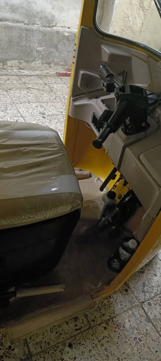 السلام عليكم تكتك للبيع موديل22
بيهة صبغ بالغد وبارد جوه القبق مال بانزين موضح بالصوره مكينه ما مفتوحه (مدينة الصدر الاورفلي)
السعر8800 وبيهة مجال 
رقم ***********
انتصال أو واتساب مفتوح
