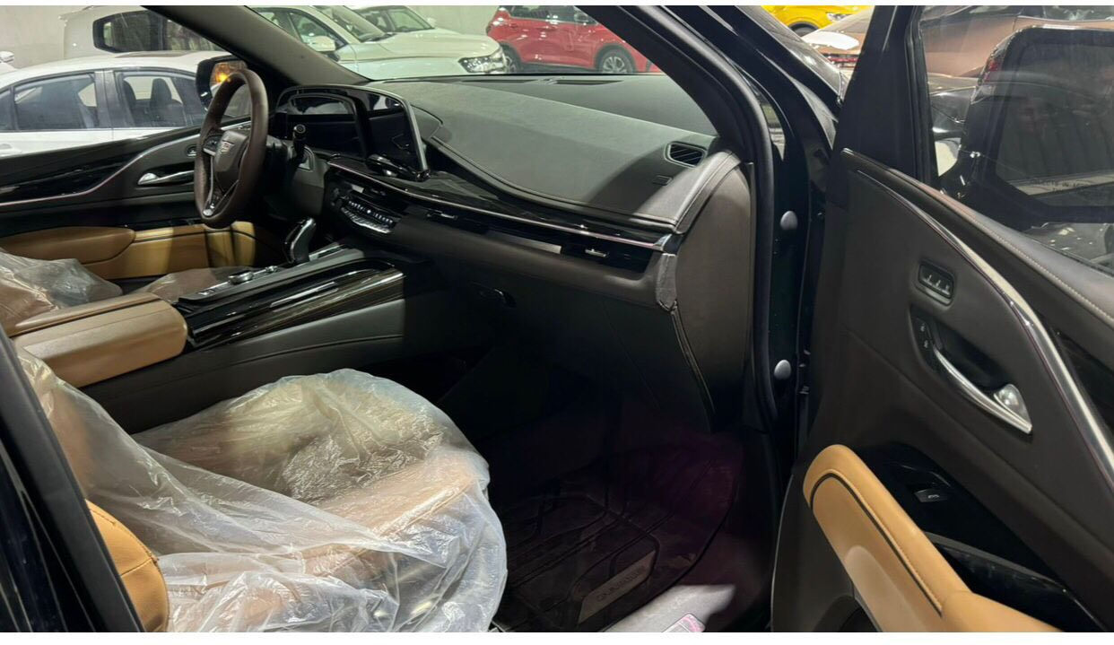 سلام عليكم كاديلاك للبيع رقم بغدادموديل2021ماشية 15 شاصي طويل مغلفة بلكامل تفاصيل السيارة بلصور موجودة بلمنشور السعر 620 للاتصال ***********
