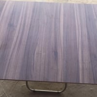 ميز خشب • رجلية حديد • نظيف