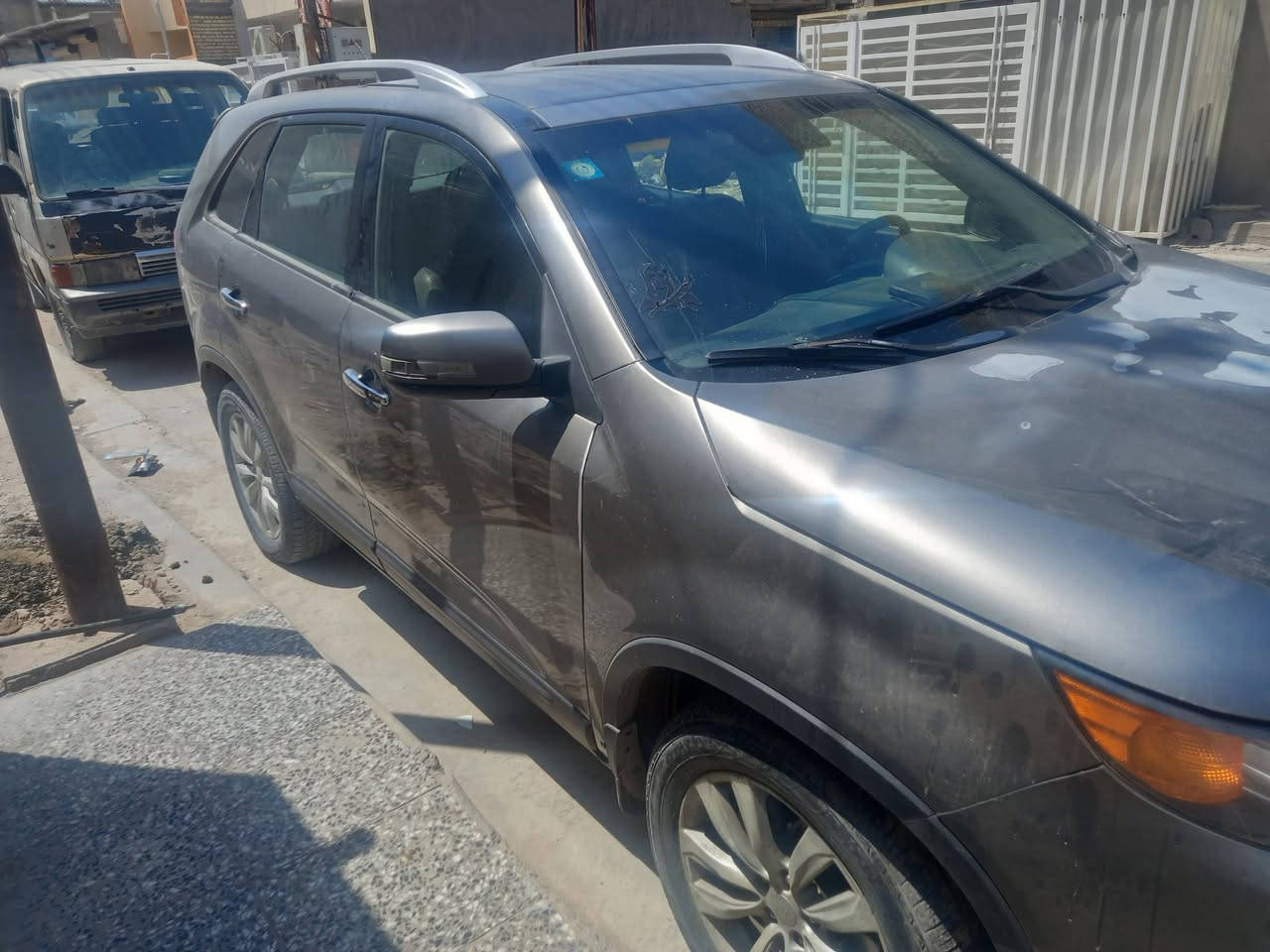 سلام عليكم. للبيع ولمراوس سورنتو گاز موديل 10 كامل المواصفات لمنتد بوناراما بصمه غرفه جلد بيهن تدفئه وتبريد سبعه راكب 3 قطع تبريد حادثها بخشم البدنه الاماميه اليمنى بدون تبديل مصبوغه عام بدون دواخل مكينه خيط تبخير گير صدر كهربائيات خير من الله طخم تاير رايدها 110$ وبيها مجال عنوان بغداد لعبيدي ***********
