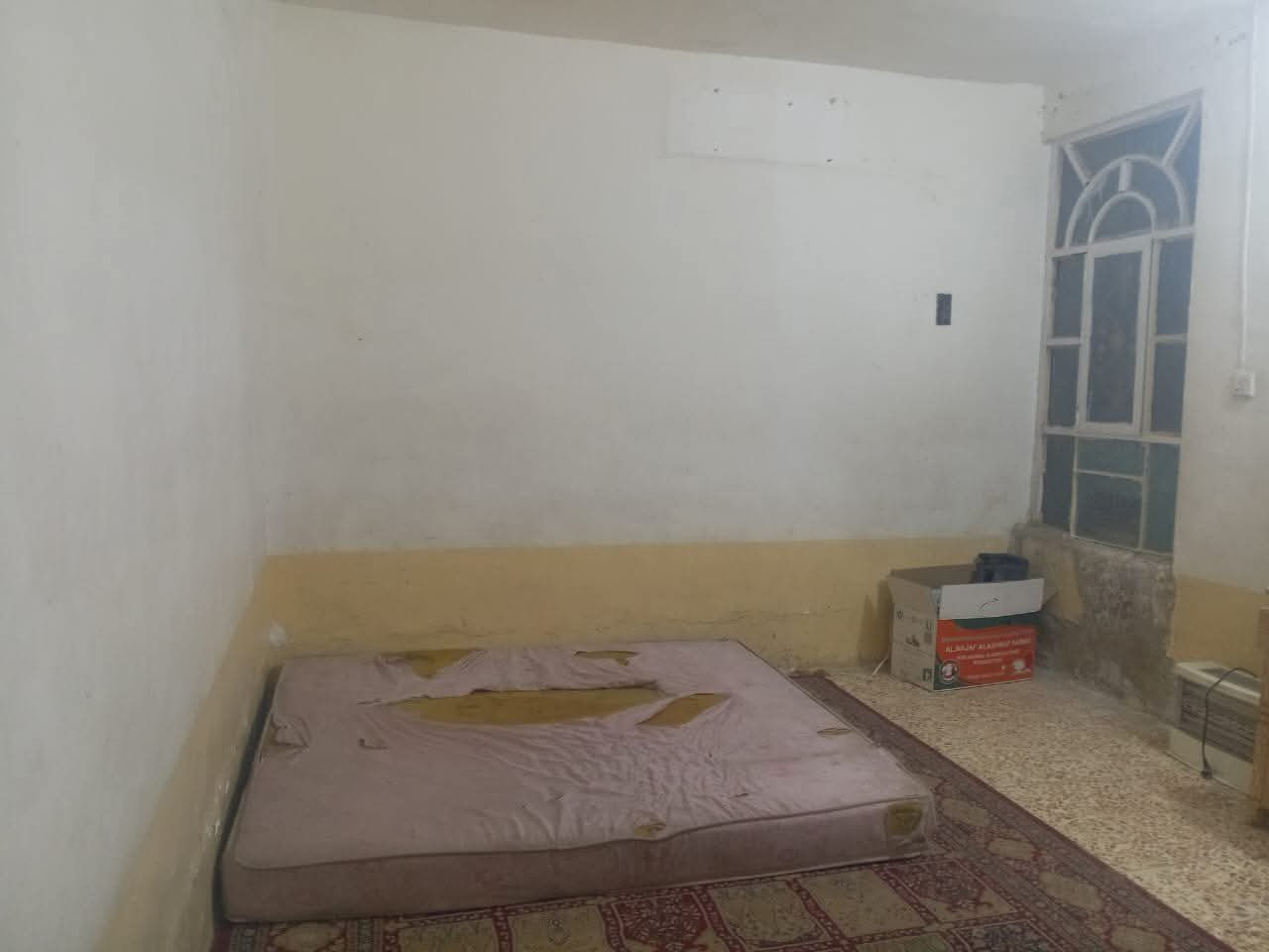 بيت للبيع بسعر عرصه
#بيع مستعجل 

بيت ١٠٠م للبيع 

 

الموقع 📌 نجف حي النداء قرب شارع جامعه الكفيل يم شارع ٦٠ العرضي الثاني

يحتوي على غرفه  وصاله ومطبخ واستقبال وصحيات داخلية وخارجية.. 

السعر ٥٥ مع المجال

الاساس صب والسقف عكاده ما عدا الاستقبال سقفه صب

بناء طابوق

للتواصل 

***********
