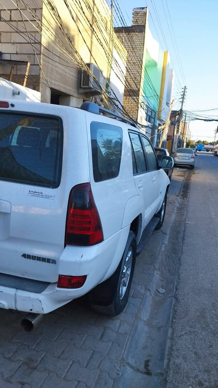 فور رنر 2005 سنه سلندر سبع راكب مكفوله من الصبق واعد جو رقم  الخلفي جنطه شفط كير  مكينه حداديه وتبريد وتدفع خير من الله  وتخم تاير سعر 115 وبيها مجال بسيط ***********
