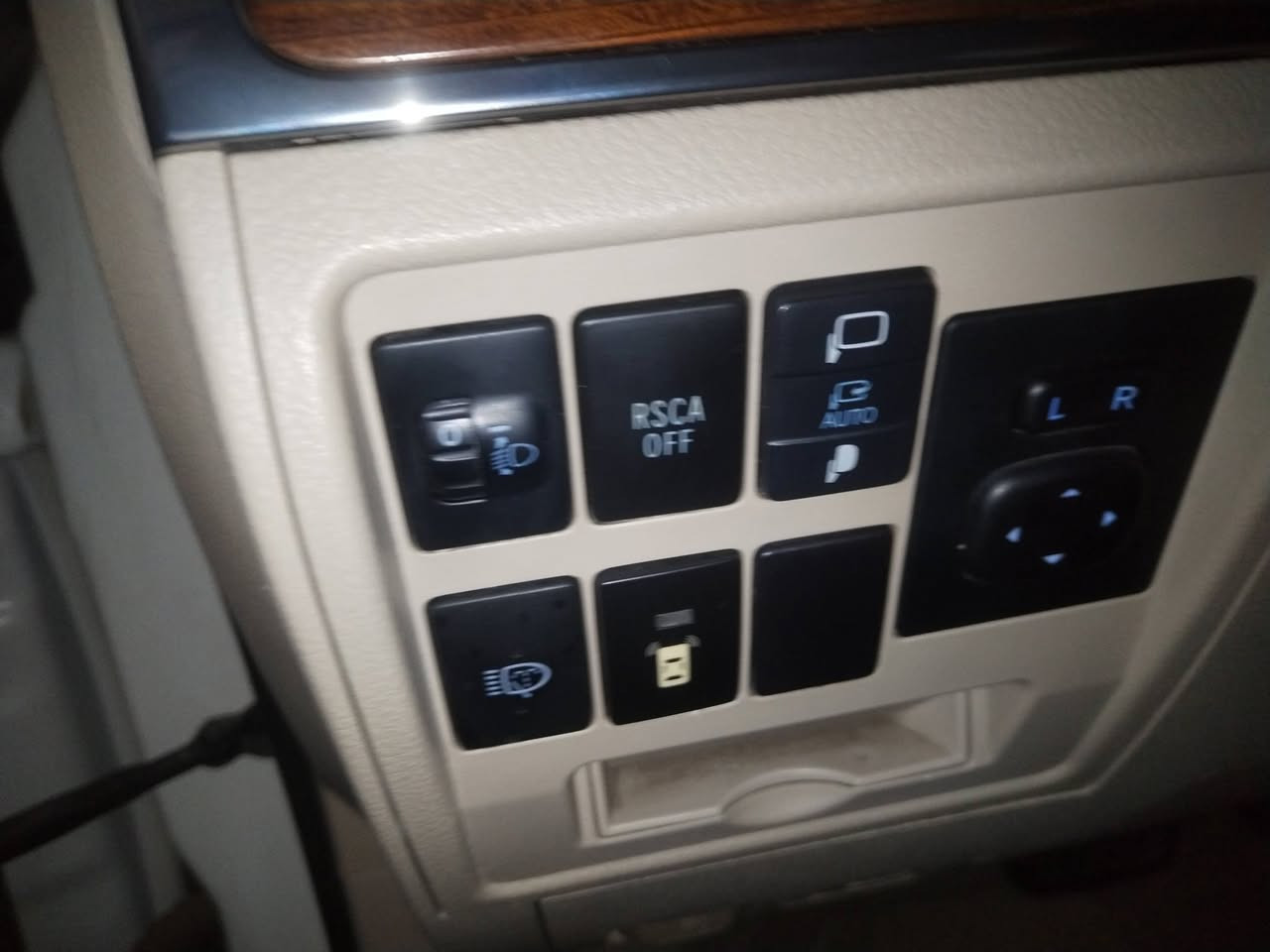 @إشارة السلام عليكم سياره لاندكروز معروضه للبيع
موديل 18 السعر الخاص رقم بغداد
رقم ***********
