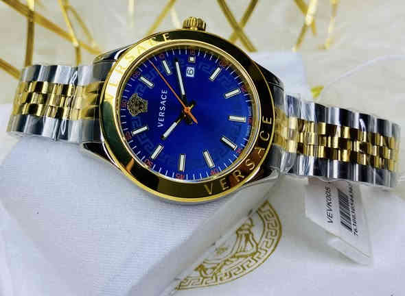 🙏🏻على بركة الله🙏🏻 
⌚️ساعة فرزاچي سويسري اصلي غنية عن التعريف⌚️ 

‏🎊Versace🎊

🟦 مينا ازرق 

🔋كوارتز 

‏date 📆

‏Swiss made🇨🇭 

‏  GMT 🌍

💡لامنوس ارقام وعقارب 

🦋بتر فلاي 

 📐 القطر ٤٢ 

 👌كامل ملحقات

🇮🇶توصيل كافة محافظات العرق 🇮🇶 

الحجز والاستفسار مراسلتنا على الصفحة  او على الموبايل  ***********  

ملاحظة / يتم فحص الساعة امام المندوب حصرا ونعتذر عن ارجاع الساعة بعد مغادرة المندوب 

 #ساعات #ساعاتي #فرزاتشي #المهندس_للساعات #ساعة #ساعات_فخمه #ساعات_رجاليه #ساعات_يد #ساعات_كشخه
