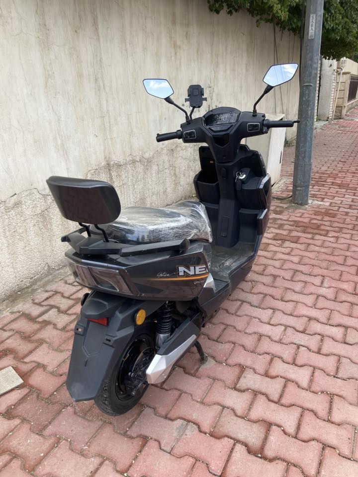 السلام عليكم دراجه شحن للبيع الدراجه كلش نظيفه و معتني بيها إلى درجه شوفت عينكم الدواجه شخط واحد مابيها كلش حلوه و نظيفه بطاريات سته كبارررر بيها نظام بك و نظام بارك و اشاير يمنه يسره بريكات هايدروليك و بيها مساحه تخزين جبيره و بيها جوزه قاطع دوره الدراجه خير من الله  السعر 650 و بيها مجال 
مكاني بغداد قرب منتزه الزوراء 
للاستفسار ***********
