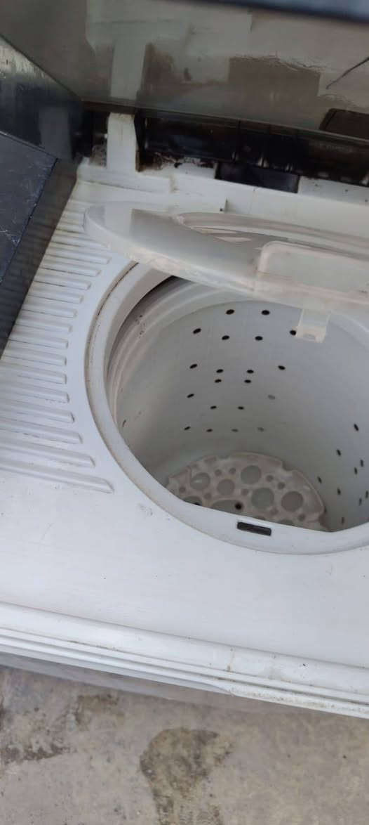 سلام عليكم غساله حجم 12كلو شغاله عل فحص كامله سعرها 65 مكاني الشعب رقم واتساب ***********
