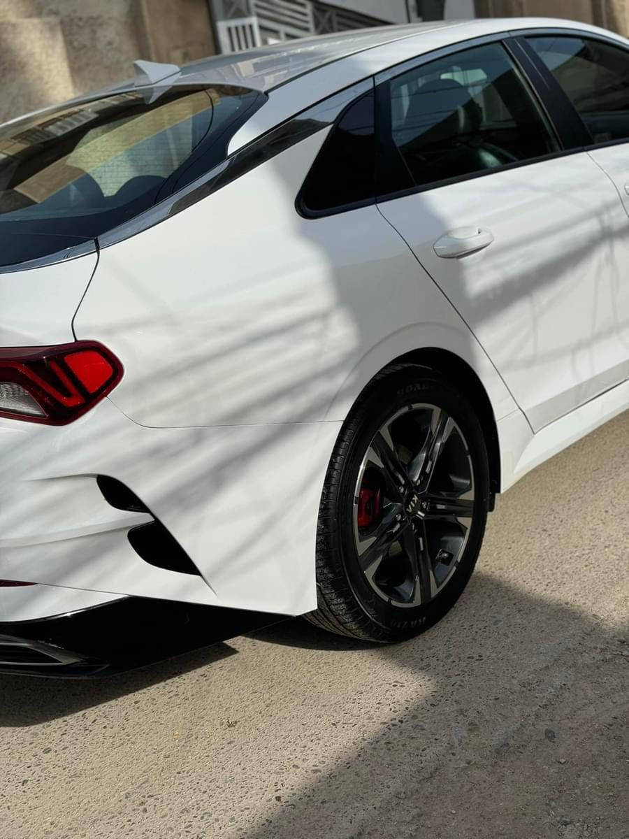 K5 للبيع او المراوس  موديل 2021 
مواصفات نص فول جيتي لاين 
كشنات جلد 
تحديد مسار 
بريك ذاتي 
اربع انظمه قياده وباقي المواصفات المعروفه 
رقم انكليزي جديد 
الحادث راسلني خاص ودز السونار ماشيه ١٥٤كيلوا وقابله للزياده 
الد البرتقالي للايت الامامي الايمن عاطل والثاني شغال نقصه كارت فقط 
صدر السياره محتاج ادامه بسيطه بدون ايرباك 
السعر ١٥٠ وبيها مجال بسيط 
الشراي او الي عنده مراوس يتصل فقط الي بس يعامل ليتصل 
الرقم 
***********
