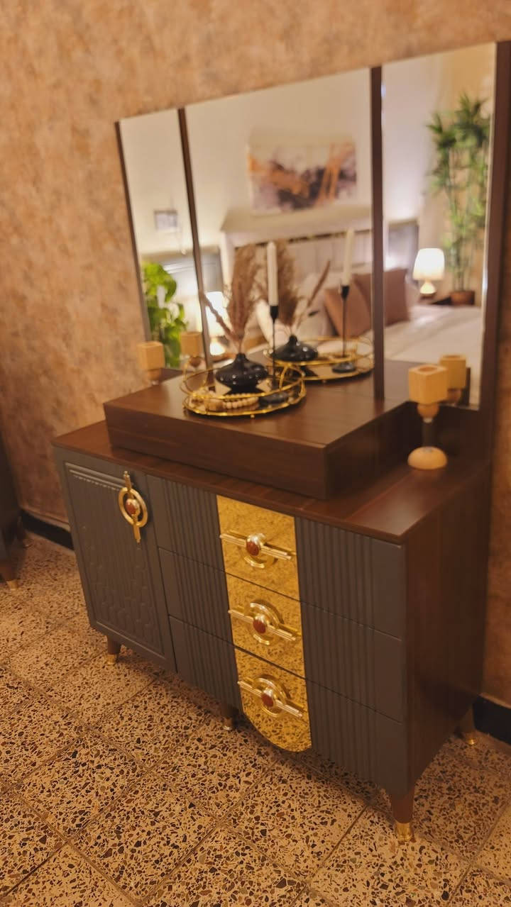 غرفه نوم تركيه اخت الجديده نظام ابواب  خشبها الثقيل 8 قطع مكان بغداد ..***********....

