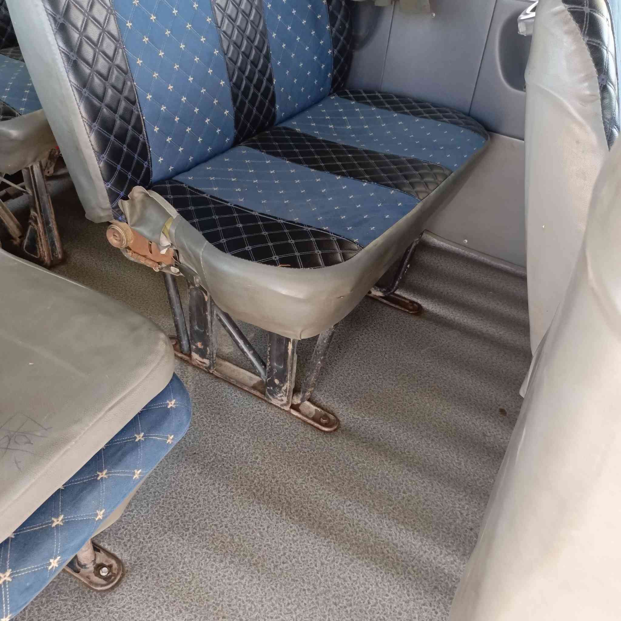 السلام عليكم ستانه مكينه وكير وحداديه وتخم تاير وحصيره جسور كله جديد مديل 97 
***********
سعر 50 وبيه مجال
