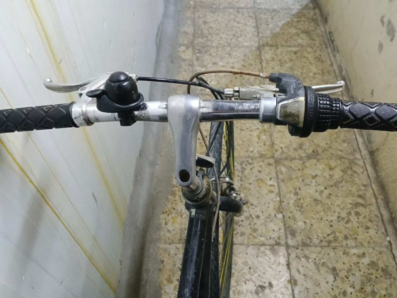 بايسكل نظيف للبيع كل نقص مابي مكاني بغداد الدوره سعره 100رقم الهاتف ***********
