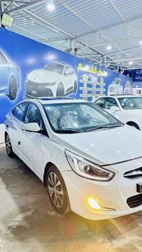 اكسنت 2015 • محرك ١٦٠٠ • جلد كامرة خلفية