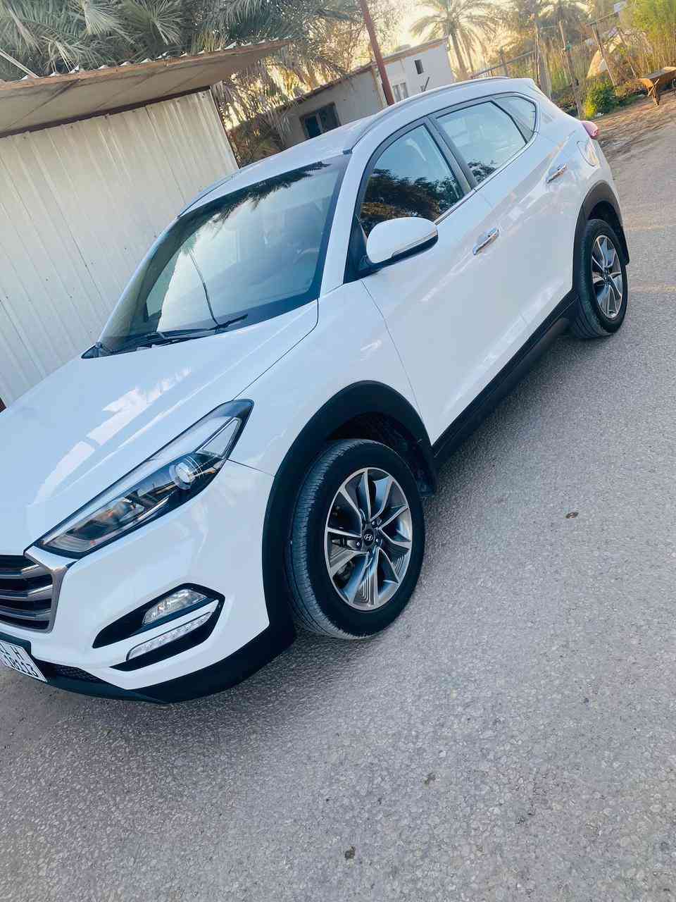 سلام عليكم
توسان 18
رقم بغداد انكليزي 
سياره مكفوله كفاله عامه 
  محرك 2000
سياره ماشيه 125
كامره اماميه
حساسات خلفيه 
كامره خلفيه 
سايد بريك رجل  جلد 
چكمجه ثلاجه
مكان السياره بابل قرب شركه الرنا
رقم:  ***********
***********
