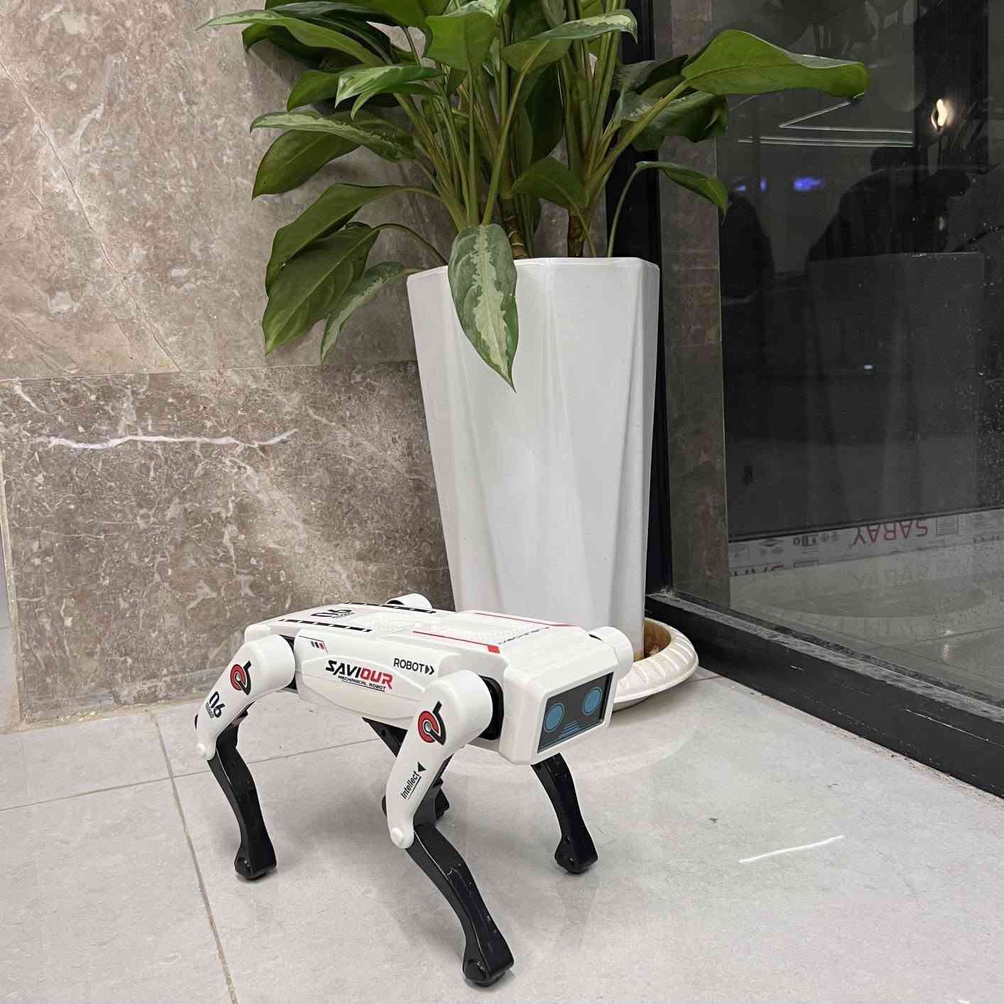 روبوت الكلب الذكي AI ROBOT – تحكم عن بُعد 2.4GHz مع أوامر صوتية

روبوت كلب تفاعلي يعمل بالتحكم عن بُعد بتقنية 2.4GHz، مصمم للحركة واللعب وتنفيذ أوامر متعددة مع إضاءة وموسيقى.

 • يعمل بتحكم عن بُعد بتردد 2.4GHz لسهولة التحكم بالحركات.
 
• يدعم الأوامر الصوتية (Voice Control) والتفاعل المباشر.
 
• مزود بخاصية البرمجة لتنفيذ الحركات حسب تسلسل الأوامر.
 
• حركات متعددة مثل: التقدم للأمام، الالتفاف، الجلوس، النهوض، والانحناء.
 
• يحتوي على موسيقى، رقصات ديناميكية، وإضاءة جذابة.
 
• يدعم وضع الدورية التلقائية (Auto Patrol) ووضع الاستعراض (Stunt).

 • ريموت كنترول 2.4GHz
 • تحكم صوتي
 • الفئة العمرية: 8 سنوات فأكثر
 • الروبوت: بطارية ليثيوم قابلة لإعادة الشحن 3.7V 
 • الريموت: 2 × بطارية AA 1.5V

الملحقات:
 • جهاز تحكم عن بُعد
 • بطارية ليثيوم قابلة لإعادة الشحن 3.7V
 • كابل شحن بغداد, العراق


**إذا كنت صاحب هذا الإعلان وتريد حذفه لأي سبب، رجاءا أرسل رسالة إلى الدعم الفني**
