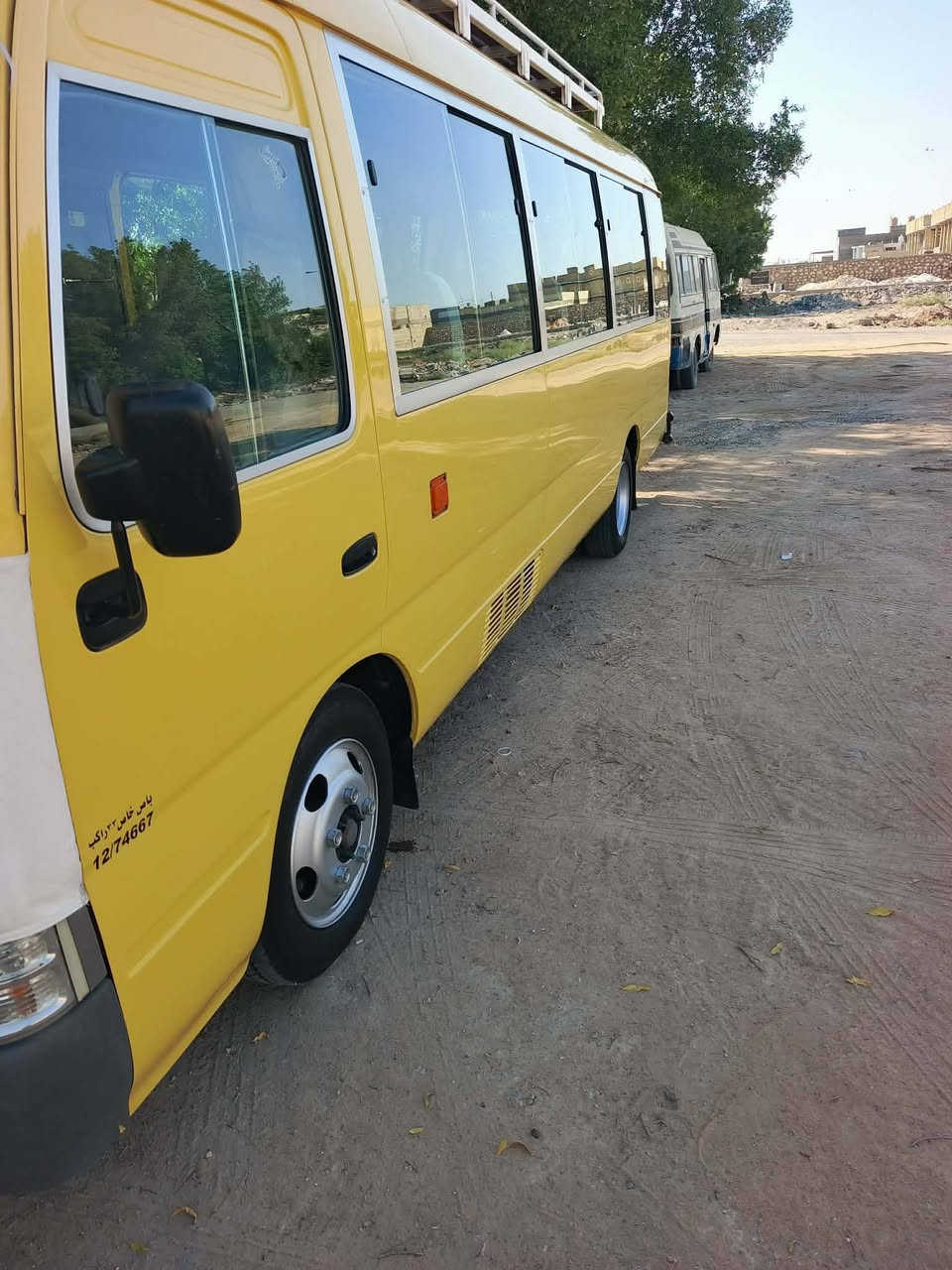 سلام عليكم كوستر اصفر بلادي للبيع
سياره جاهزة حداديه كير مكينه اكسن ميكانيك طافي جاهزه 
لسيارة بيه ذيلين فقط السعر 345 ما متاوجد علفيس اليرد يتصل ع ***********
