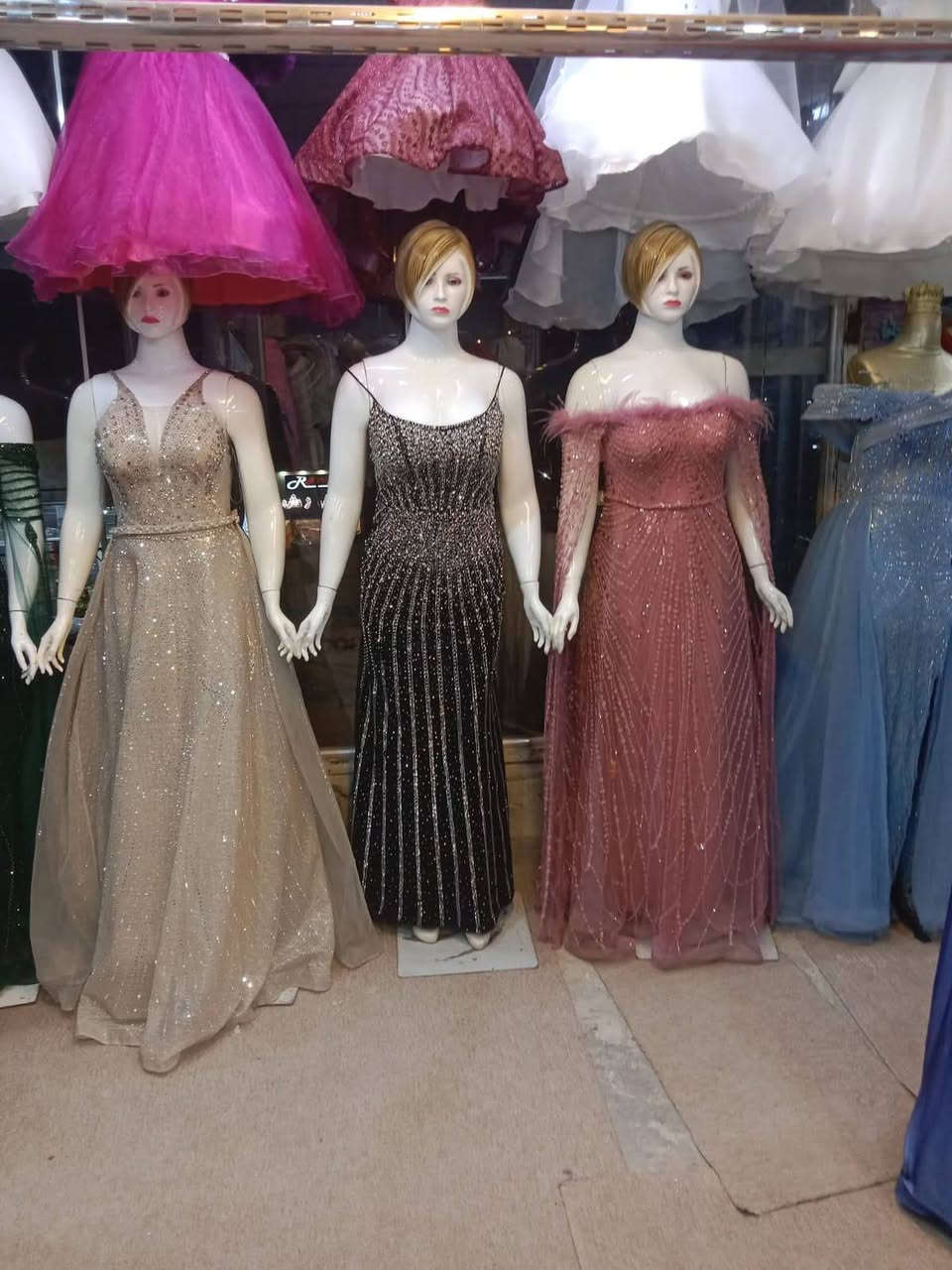 تصفيه فساتين سهره تركي استعمال جدا قليل واكو بعدهم ليبل اي قطعه بيع ٢٥ الف  سنتر باربي للاعراس النجف الأشرف مكتب الرشيد بدايه شارع الصياغ طابق الاول ***********
