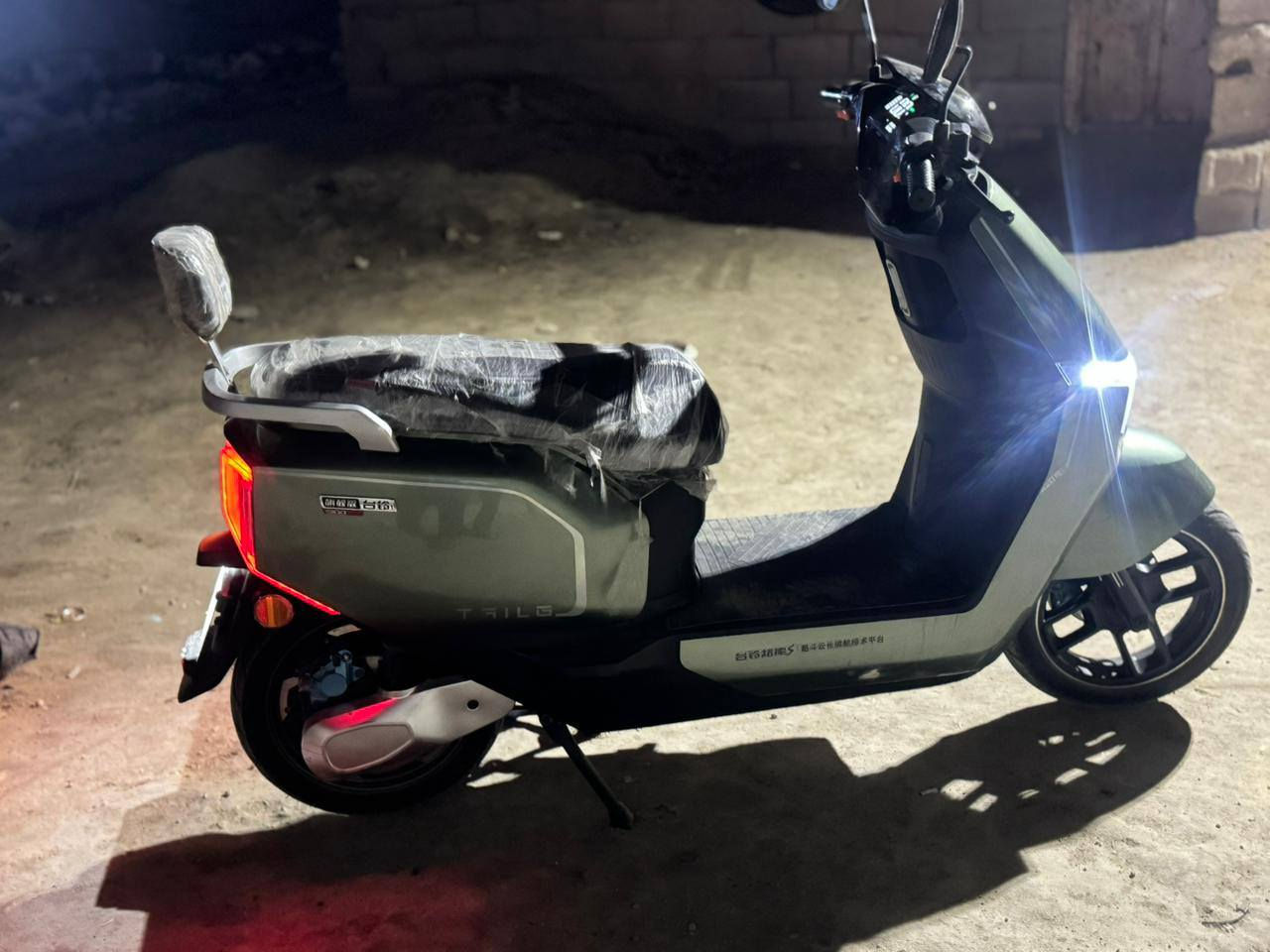 سلام عليكم شباب هاي دراجه البيع نوع تسلا سعر 950الف وبيه مجال العنوان البصرة احي الزيتون رقم ***********
