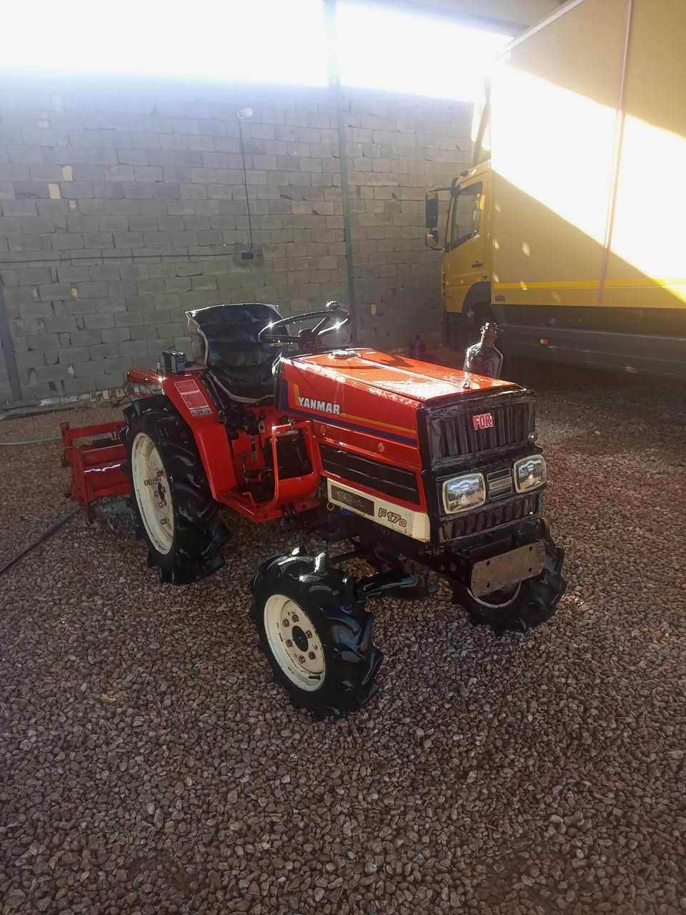 سلام عليكم للبيع ينمر حجم 17 جديده كامله من كلشي مال حاويه المكان بابل الهاشميه هاتف ***********
