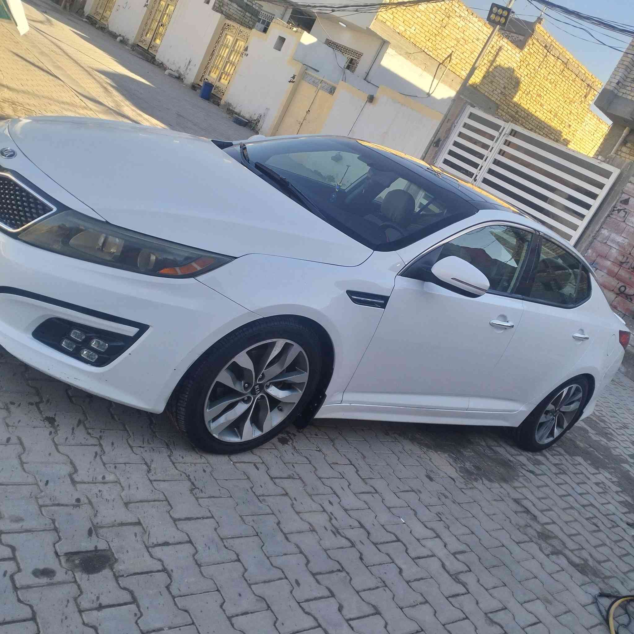 السلام عليكم اوبتيما للبيع مديل 2015 أمريكي حادثه بنيد فقط بدون دواخل بدون ايرباك والباقي كافاله عامه 
مكينه وكير. كفاله مكينه 2400 تخم تاير حداديه تخم ويل كله جديده سياره جاهزه من كل النواحي 
السياره فول مواصفات واحد عل واحد 
بصمه تشغيل بصمه ابواب تحكم استيرن مري شفط 
اشاير ترحيب كشنات كهربائئ شاشه تبريد قطعتين جنطه بصمه بنوراما كشنات تدفئه تبريد وبعد بيه هوايه مواصفات 
مكاني ديوانيه السعر 130 وبيه مجال 
***********
