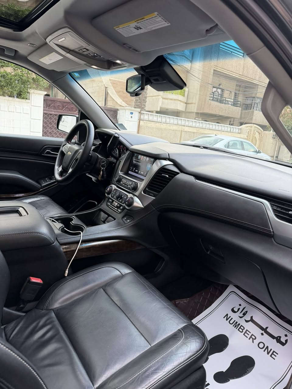 السلام عليكم 
تاهو سوبر مان موديل 2017 فول لمتت LTZ دخول جديد مال ضباط صار 6 اشهر داخلة للعراق اني المستورد باسمي سنوية سيارة بحالة الوكالة جديدة وضع شركة إذا اكو مراوس لاندكروز موديل 16 وفوك بية صبغ جاملغ فقط والباقي مكفول حته من البارد والشخوط مكفولة مكينة كير صدر تبريد تخم تاير كلة جديد بالعافية عل ياخذها مكان السيارة كركوك القادسية سعر 325 وبية مجال رقم موبايل ‭0770 308 5731
