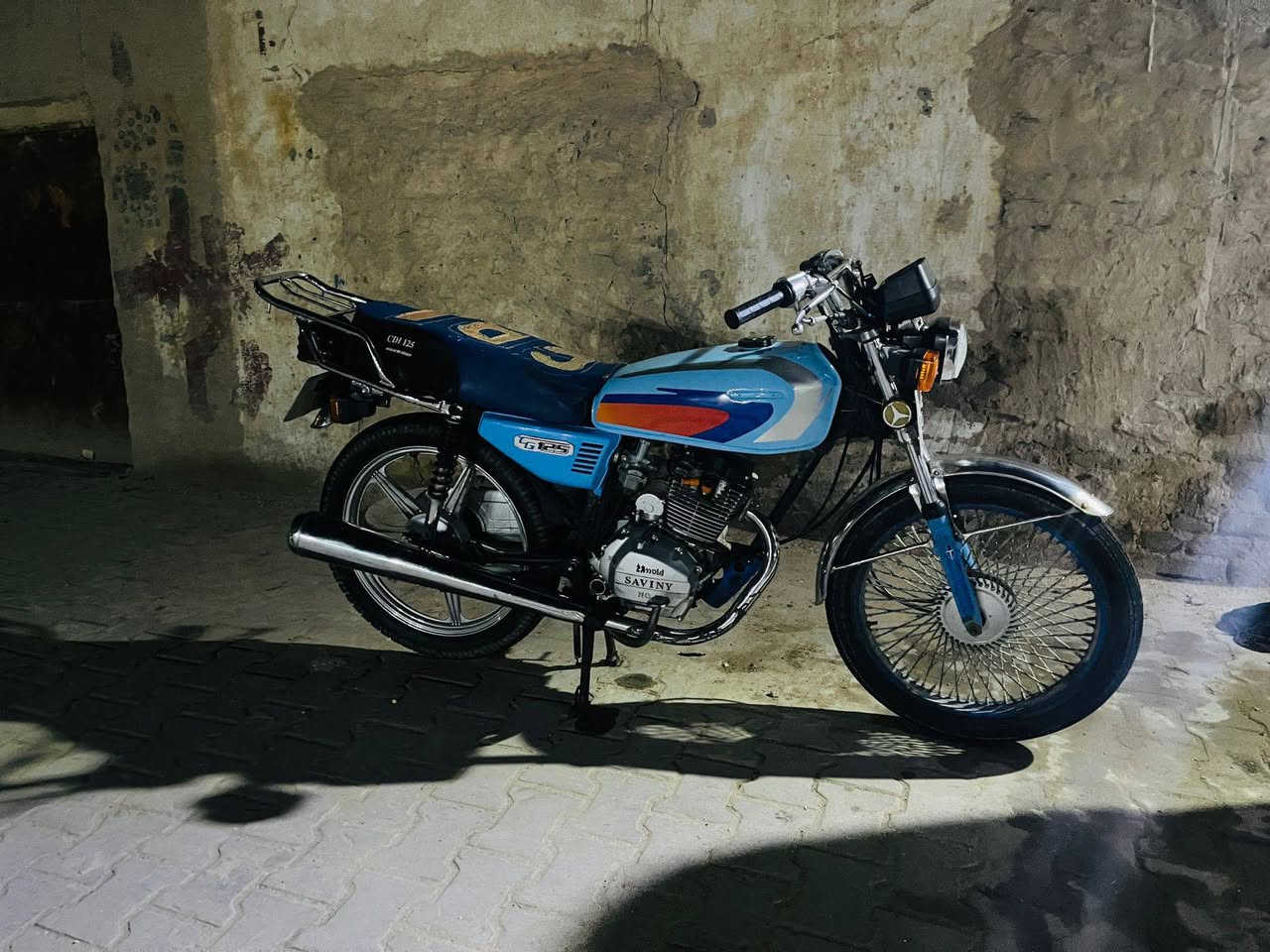 دراجه اربعه كير بيه مكينه سيفان خمس كير مديل 21 موديل الدراجه 2019 معمره استوه ويل خلفي جوبلس دراجه رقم وسنويه بأسمي مداور شوكت معيجبك نكره سلف بكل وقت المكينه مفتوحه ولفات وبستم فقط تجي وتشوف بعينك نضيفه ومرتبه السعر 950 وبيه مجال حك الجيه رقم صاحب الدراجه ***********
