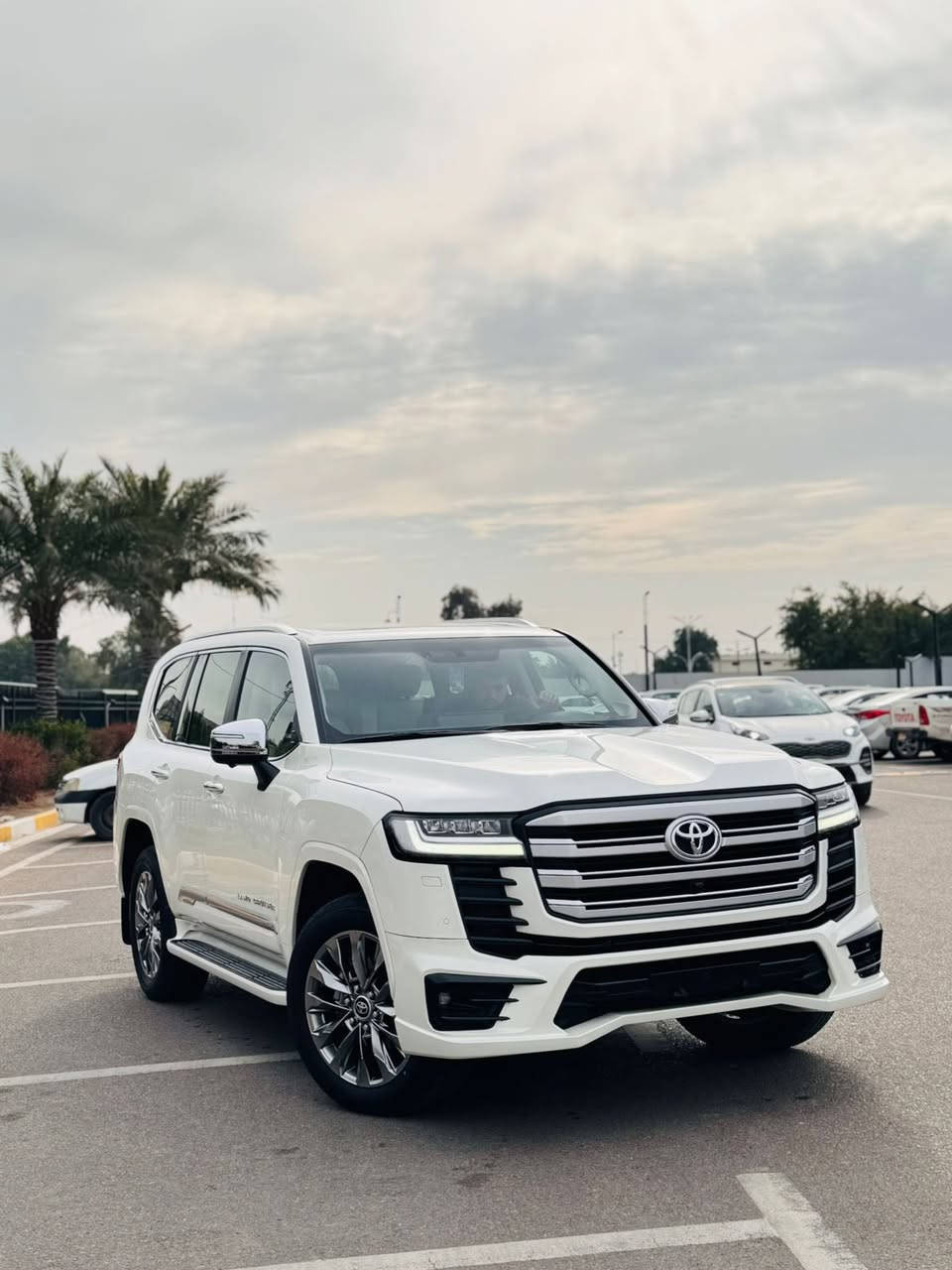 لاندكروز موديل 2024 مكفوله كفاله VX ساز باب اول ماشيه 62 الف كيلو فول موصفات كامره حساسات كراسي كهرباء خزن ميموري كراسي تتفئه تبريد بيهه هويه مواصفات بعد السعر 75000 $الف دولار  رقم بغداد مكان السياره بغداد الكرخ حي العامل الاتصال على الرقم ***********
