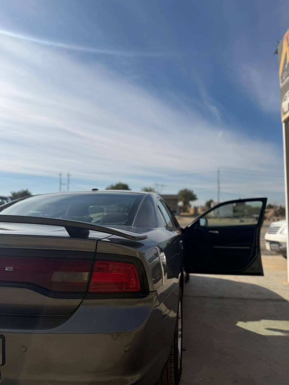 جارجر أمريكي موديل ٢٠١١ الضرر بس باب السكن الخلفي
إستعمال شخصي ما مشتغله خط محرك كصه جديد شرط ما مفتوح
كير شرط 
تايرات جدد
صدر جديد
تبريد ثلج
سنويه ٢٠٢٨
تحويل وكاله سيارة بسمي
رقم سليمانيه انگليزي
مكان السياره بيجي
***********
***********
السعر١٣٥
