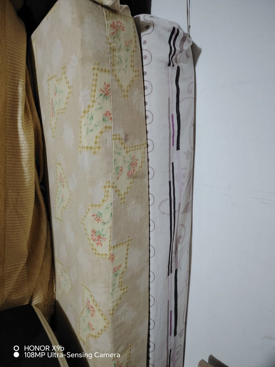 أغراض بيت بأسعار مناسبة للبيع
ميز طعام مع اربع كراسي سلستيل سعر ٤٥ الف سيت طبلات خشب ١٥ الف كنفيرة عامودي ٤٥ الف كوانتر خشب ٤٥ الف تخم قنفات ١٠٠ دوشك ابو النفر الواحد ١٥ الف ومجمدة على الشغل ١١٥ الف. وبيهة مجال اذا الكل جمله *********** للتواصل
