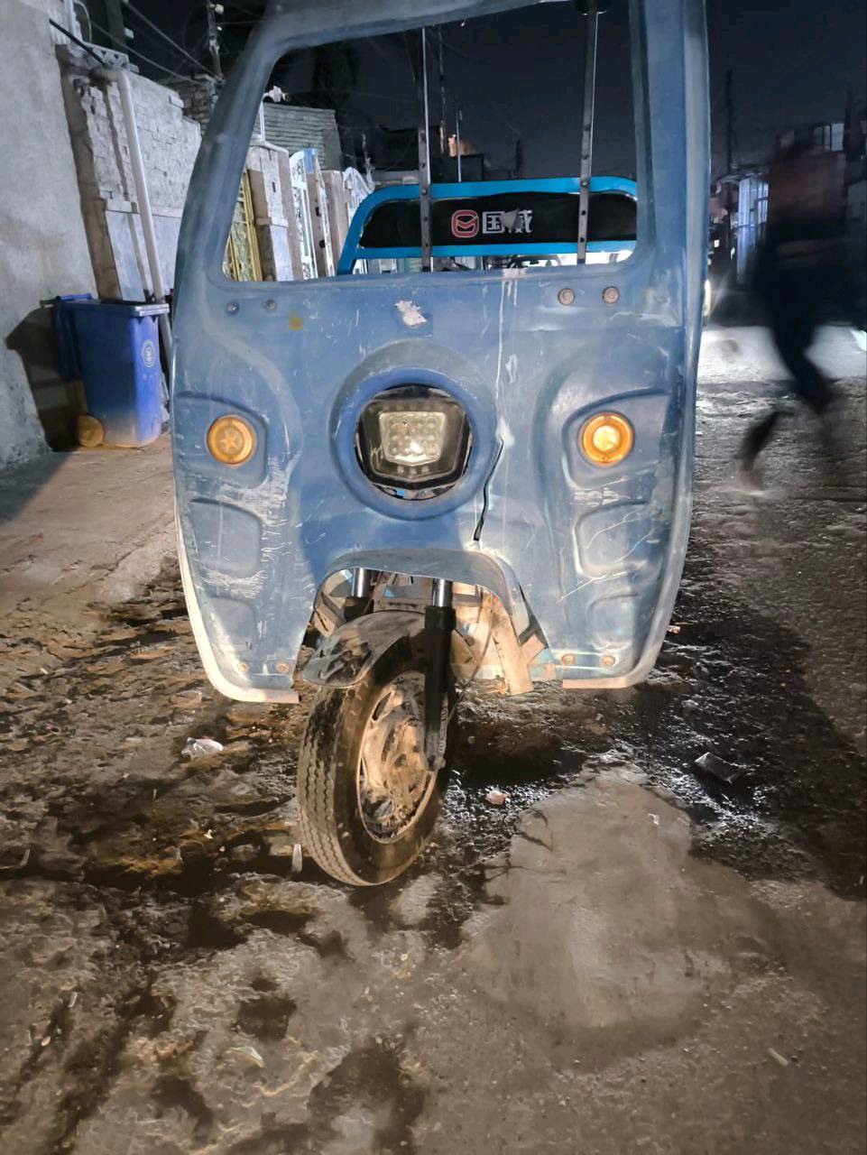 معروض للبيع ستوتة زرقاء في حالة جيدة. مثالية للاستخدام اليومي في النقل والشحن. الهيكل قوي والبطارية بحالة مناسبة للعمل. يمكن استخدامها في مختلف الظروف بفضل المتانة العالية للمواد المستخدمة.

الموقع: بغداد
للمزيد من المعلومات أو لمعاينة الستوتة، الرجاء التواصل معي.