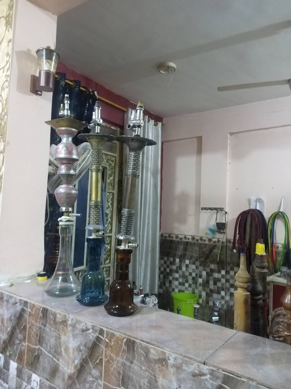 السلام عليكم غراض كوفي كامله جاهزه من كلشي للبيع بسعر مناسب *********** كراسي 42 ميوزه 8 نراكيل طه ام الختم الاصلي عدد،20 نراكيل خشب 10 خلاطات 2
