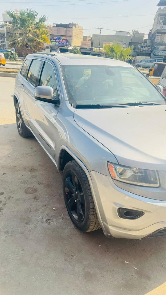 ...""السلام عليكم...""
♠︎♥︎جيب كراند شيروكي★★وارد امريكي
موديل▪︎▪︎《 2014》▪︎▪︎
ماشية //179الف ميل// حقيقي
■لون سلفر رصاصي فاتح■■
{{رقم بغداد بأسمي}}
 التحويل ...^^^ثاني يوم
سيارة فور...ويل4×4**
بصمة تشغيل وتشغيل عن بعدوكامره خلفيه  نظام srtوسرعتها 300**
مكينة 6سلندر 3600**
داخل السيارة  جلد 
سستم صوت عدد10 سمعات دمام ؛؛::"'
♤♠︎♣︎ملاحضة■●□
مكينة وكير وحدادية كلش زينه وتبريد  وتخم تاير جديد  وعليه أدامة كاملة يعني سيرفس 
من منضومة وقود وبلكات ونوزلات يعني سيارة جاهزة ما تصرف عليه///،؛::"
حادث السيارة خشم الجاملغات الامامية والبنيد والدعاميه الاماميه تبديل ....
مكاني بغداد حي اور
السع162 وبيه مجال قليل حك الجية
للتواصل ***********
