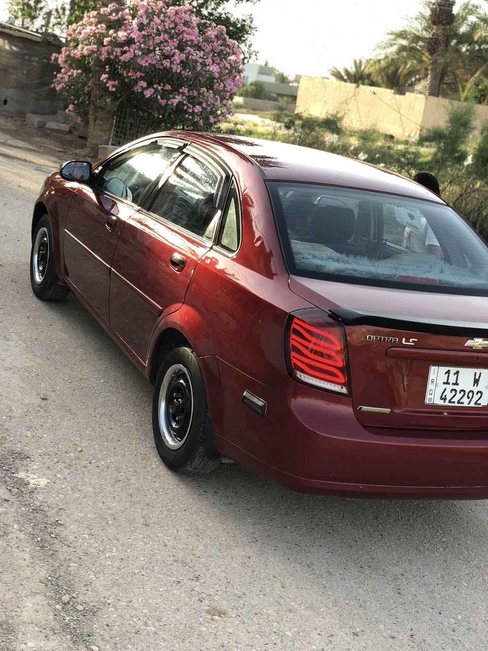 اوبترا 2005 كير عادي رقم بغداد 
السياره جاهزه من كلشي من حداديه من صدر من تبريد كلشي كامل وجديد تخم تاير جديد مكينه وكير شرط تراايك وين متريد لايت خلفي وامامي LED مكاني ديالى الخالص السعر 60 وبيها مجال بسيط السياره احلى من الصور بهوايي للاستفسار ***********
