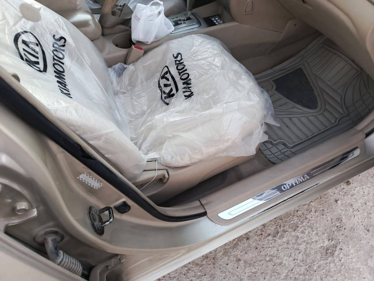 السلام عليكم
كيا اوبتما للبيع وارد امريكي 

مصبوغه عام للجماليه 

بيه ضربه بل جاملغ الخلفي جهت العبري 

كير مكينه حددايه تبريد خير من اللله رقم بغداد بسمي 

سنويه مجدده لغايه 2030
السعر 92$
للاستفسار ***********
