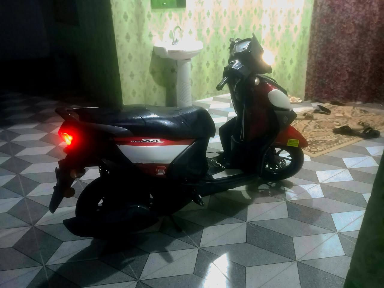 السلام عليكم
دراجة نوع ZR موديل 21 أوراق كاملة
ما مفتوحة السعر {1300} وبيهة مجال قليل
رقمي {***********} @الجميع
