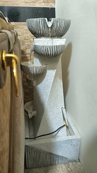 نافوره للبيع السعر ٨٠ عنوان بغداد البياع 07712102538