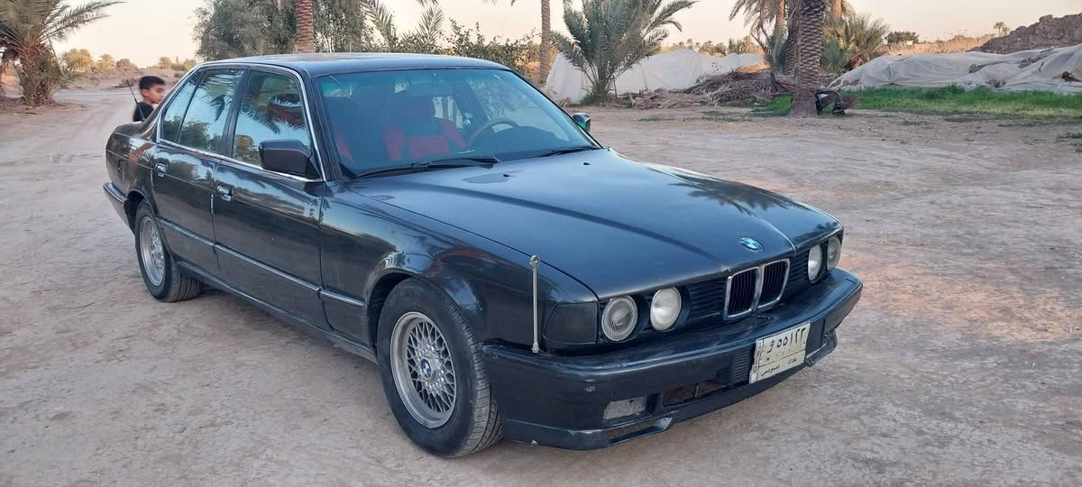 السلام عليكم...
بي ام نضيفه جدآ للبيع شرط التحويل موديل 1992 رقم بغداد،،
محرك وكير بالباكيت تبريد شغال تخم تاير شد جديد  مكفوله من الضربه،،مكان السياره بابل جبله، السعر ٤٣ للتواصل ***********
