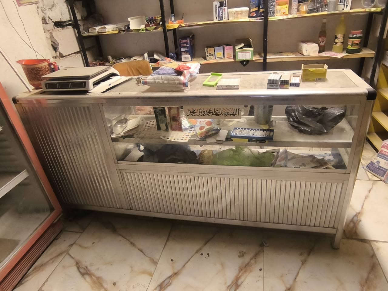 سلام عليكم محل اسواق غراض للبيع عارضات ع شرط ورفوف وميز وسله مال جبس 
العارضات  وميز مال رفوف طوله ٣ متر  كلهن جدد وع فحص الله شاهد الي يريدهن يراسلني وبي خير ودلل ***********
