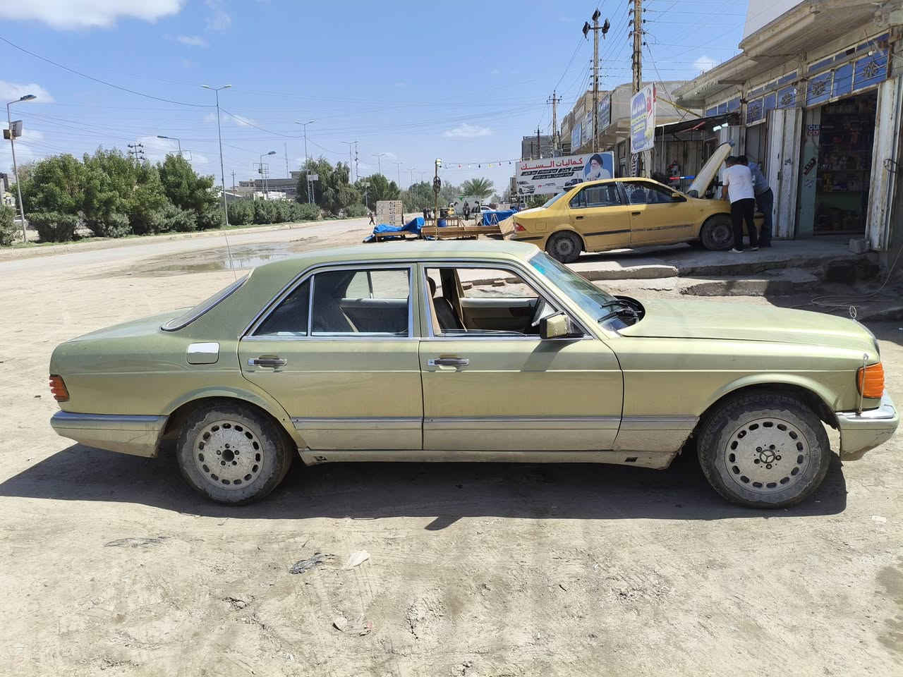 السلام عليكم مارسدس جامبو موديل 82 مكينه وكير بطه رقم نكليزي باسمي سنويه وهزه جديده  سياره جاهزه السعر 38 مكانها بغداد التاجي ***********
